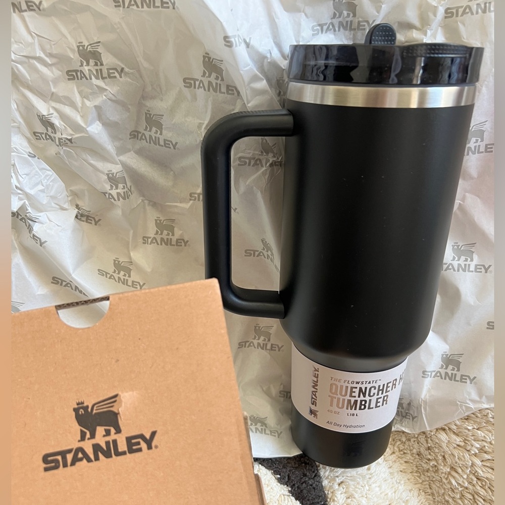 💝✨Stanley Matte Black Mug 40 0z✨